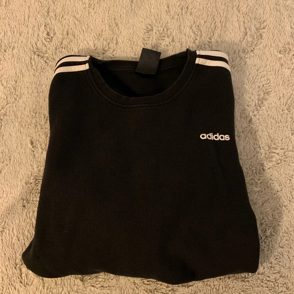 ⚫️⚪️Adidas Sweatshirt! - Picture 6 of 8